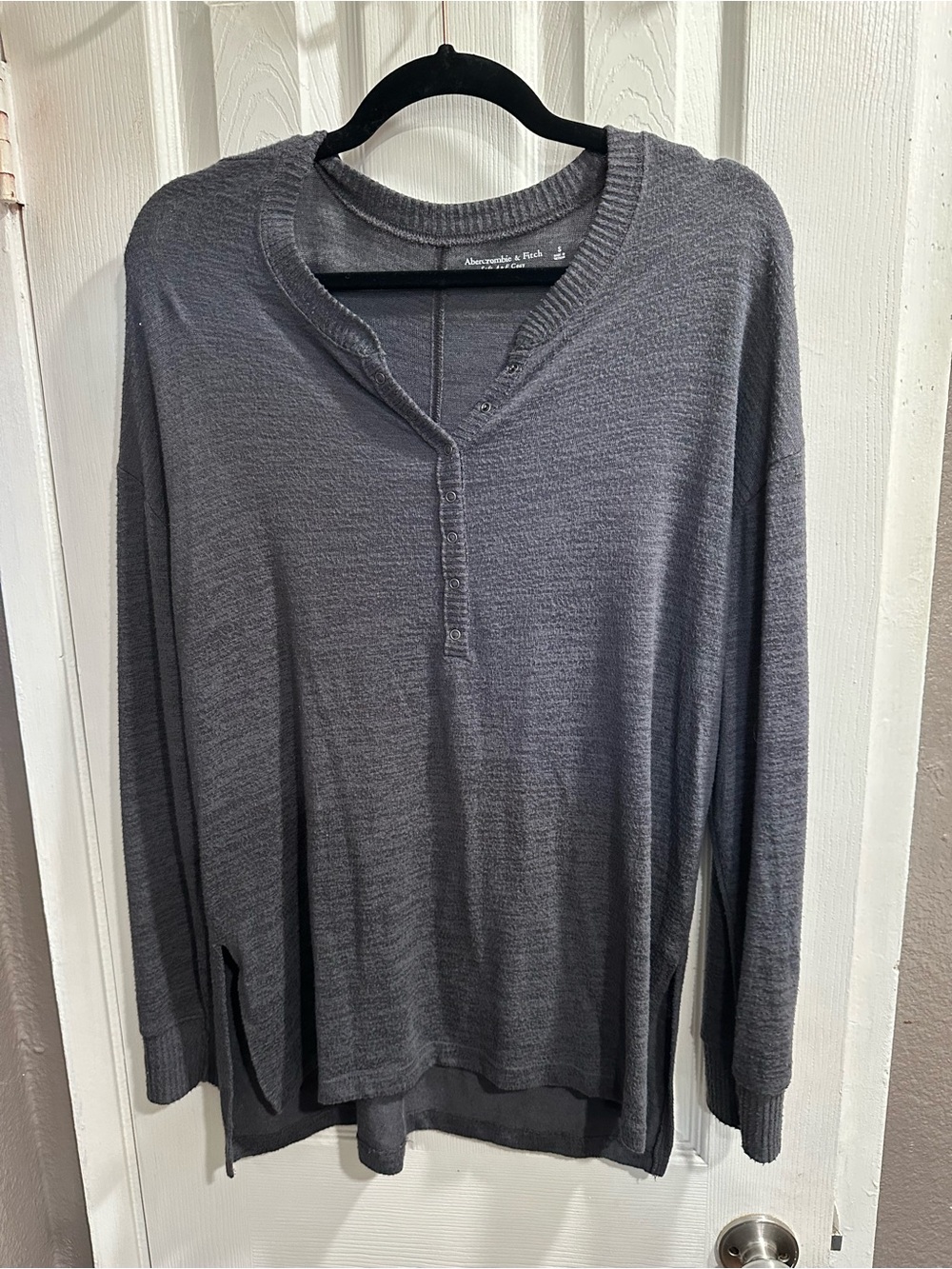Abercrombie & Fitch women’s Gray Henley Sweater